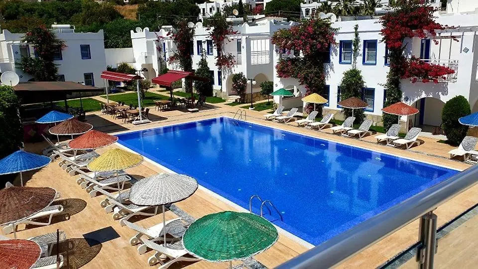 Paradise Apart Hotel Битез