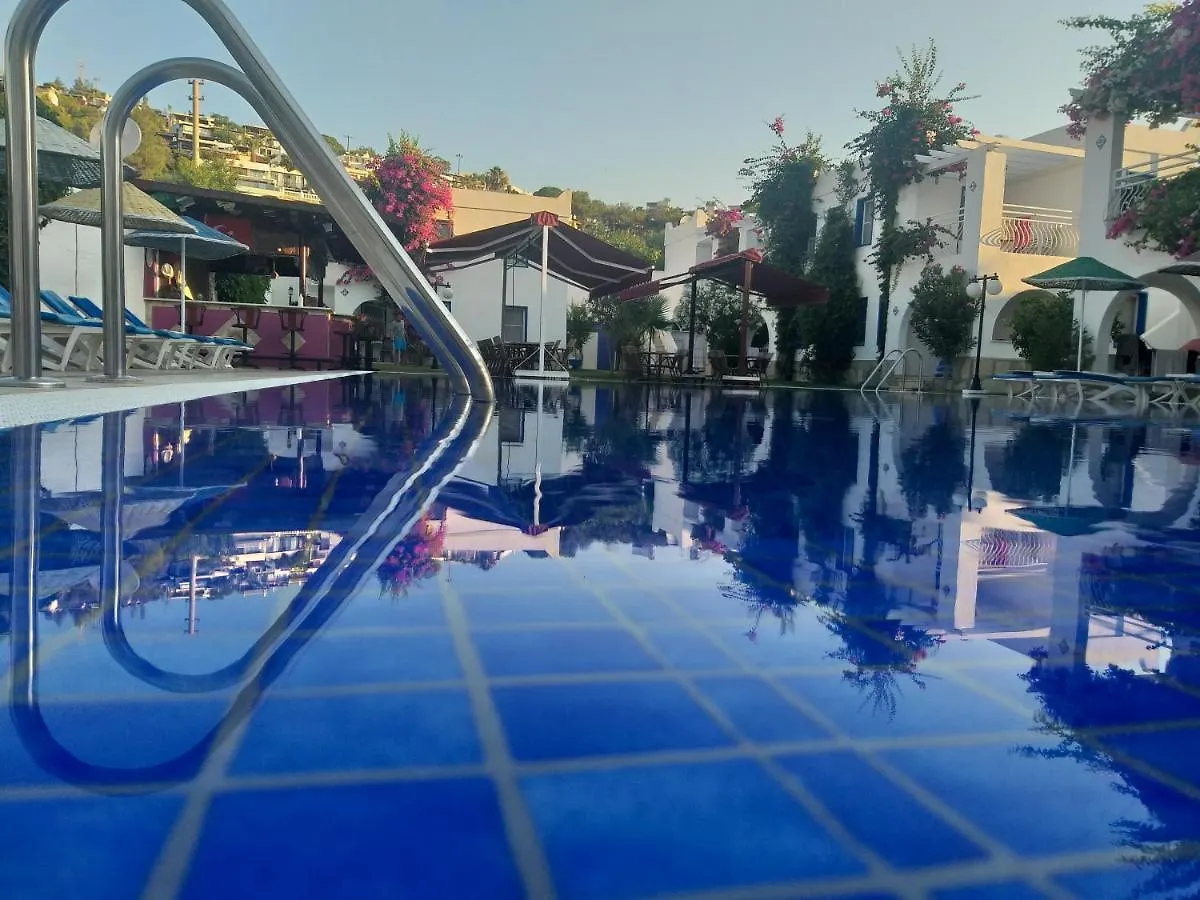 Апарт-отель Paradise Apart Hotel Битез