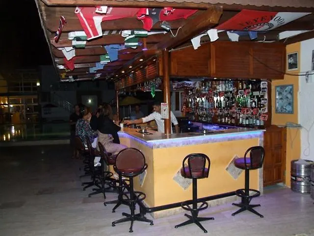 Paradise Apart Hotel Битез
