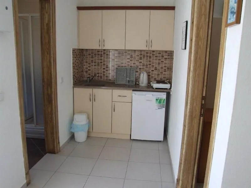 Paradise Apart Hotel Битез