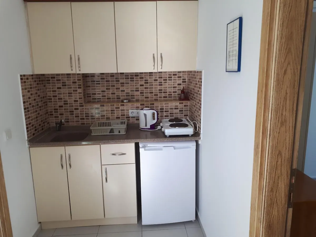 Paradise Apart Hotel Битез