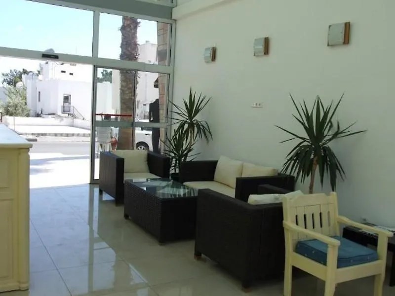 Paradise Apart Hotel Битез 3*,