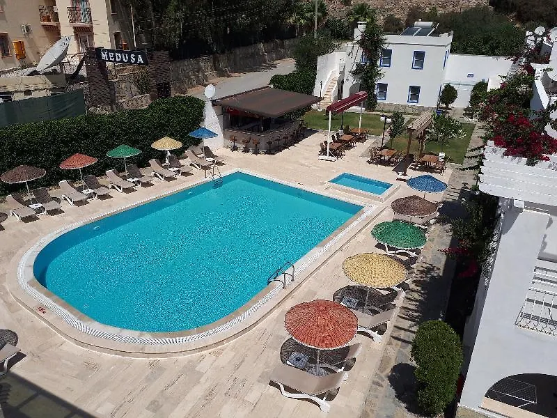 Paradise Apart Hotel Битез
